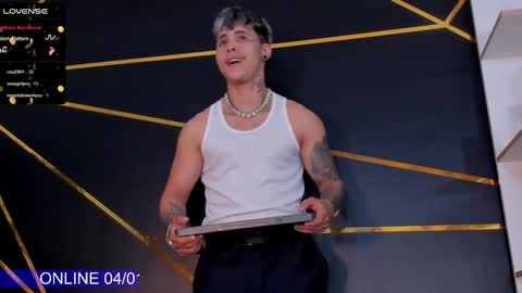 Snapshot of stefan_wonder_ chatting on 01.04.25 Wonder online show from 01.04.25