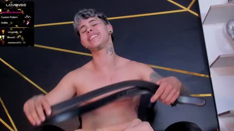 Snapshot of stefan_wonder_ chatting on 01.12.25 Wonder online show from 01.12.25