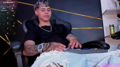 Snapshot of stefan_wonder_ chatting on 01.18.25 Wonder online show from 01.18.25