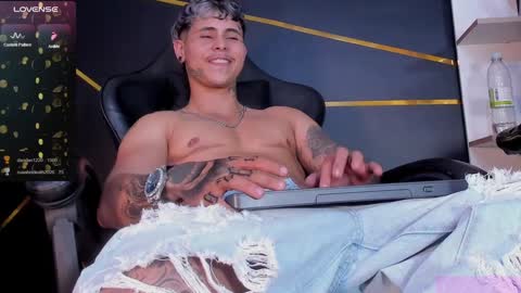 Snapshot of stefan_wonder_ chatting on 01.18.25 Wonder online show from 01.18.25