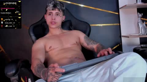 Snapshot of stefan_wonder_ chatting on 01.25.25 Wonder online show from 01.25.25