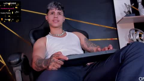 Snapshot of stefan_wonder_ chatting on 01.26.25 Wonder online show from 01.26.25