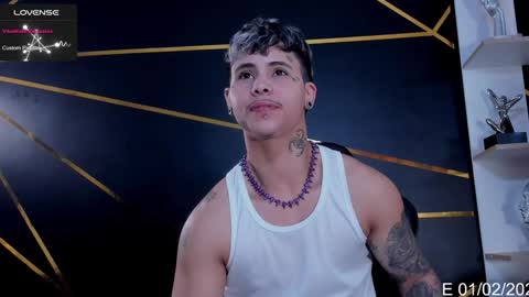 Snapshot of stefan_wonder_ chatting on 02.01.25 Wonder online show from 02.01.25