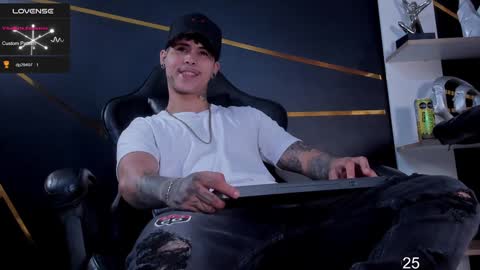 Snapshot of stefan_wonder_ chatting on 02.03.25 Wonder online show from 02.03.25