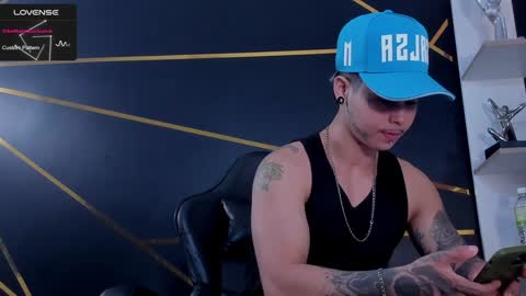 Snapshot of stefan_wonder_ chatting on 02.05.25 Wonder online show from 02.05.25