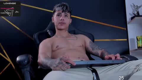 Snapshot of stefan_wonder_ chatting on 02.06.25 Wonder online show from 02.06.25