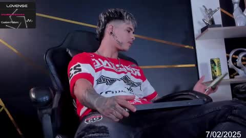 Snapshot of stefan_wonder_ chatting on 02.07.25 Wonder online show from 02.07.25