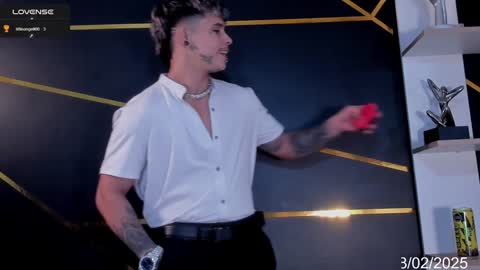 Snapshot of stefan_wonder_ chatting on 02.08.25 Wonder online show from 02.08.25