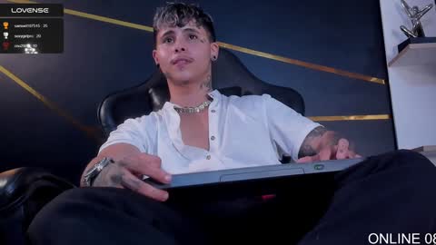 Snapshot of stefan_wonder_ chatting on 02.08.25 Wonder online show from 02.08.25