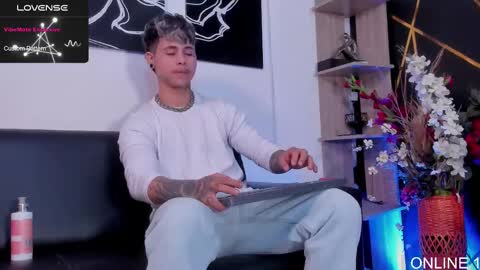 Snapshot of stefan_wonder_ chatting on 02.15.25 Wonder online show from 02.15.25