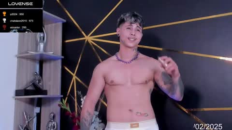 Snapshot of stefan_wonder_ chatting on 02.21.25 Wonder online show from 02.21.25