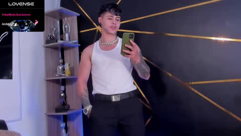 Snapshot of stefan_wonder_ chatting on 03.01.25 Wonder online show from 03.01.25