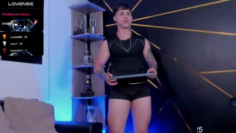 Snapshot of stefan_wonder_ chatting on 03.05.25 Wonder online show from 03.05.25