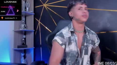 Snapshot of stefan_wonder_ chatting on 03.08.25 Wonder online show from 03.08.25