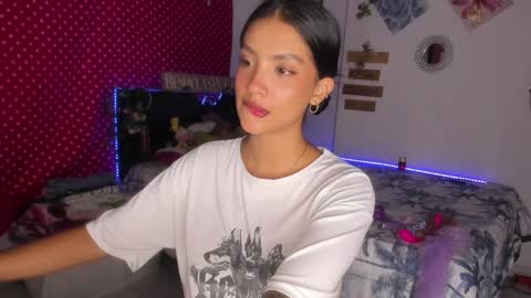 Im MiaIts my first day here  online show from 01.10.25