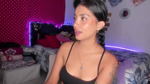 Im MiaIts my first day here  online show from 01.23.25