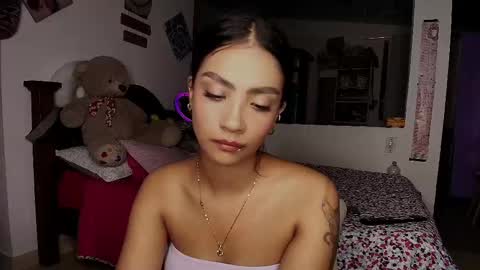 Im MiaIts my first day here  online show from 09.19.25