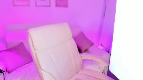 Snapshot of steff_london chatting on 02.07.25 Steff online show from 02.07.25