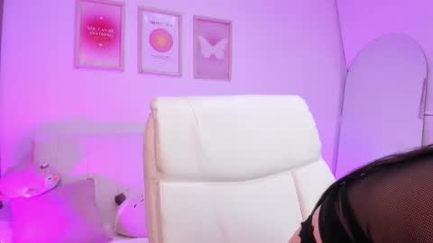 Snapshot of steff_london chatting on 02.09.25 Steff online show from 02.09.25