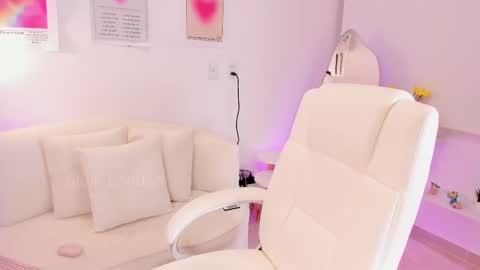 Snapshot of steff_london chatting on 10.06.25 Steff online show from 10.06.25