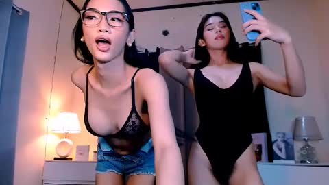 Snapshot of steffani_deluxe chatting on 12.14.25 STEF online show from 12.14.25