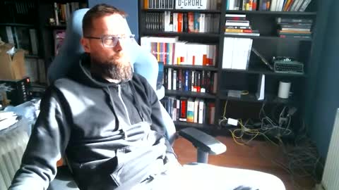 Snapshot of stefffg chatting on 10.05.25 MeStef online show from 10.05.25