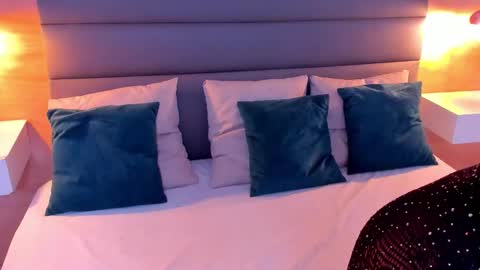 STELA online show from 10.31.25