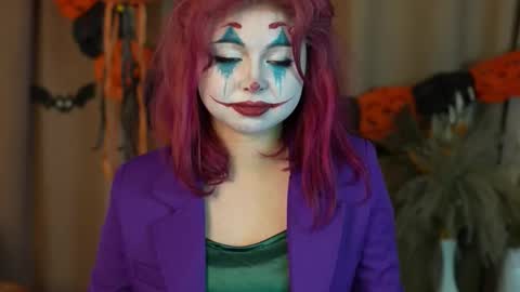 Stella online show from 10.31.25