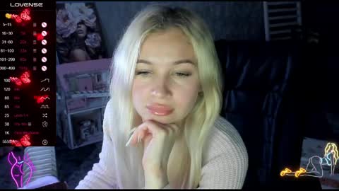 Snapshot of stella__cox chatting on 04.30.26 Stella Cox online show from 04.30.26