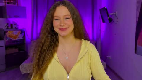 Snapshot of stella_pretty0 chatting on 10.13.25 Stella online show from 10.13.25