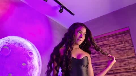 S T E L L A online show from 09.22.25