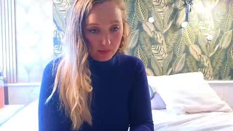 Snapshot of stellaflowerpower chatting on 05.07.26 StellaFlowerPower online show from 05.07.26