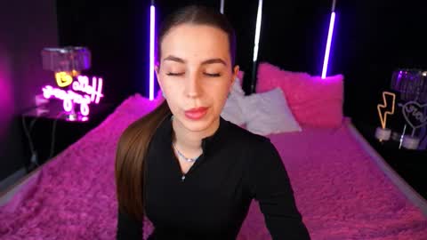 stellahoneywell online show from 10.16.25