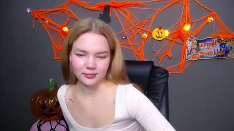 Snapshot of stellalights chatting on 10.15.25 stellalights online show from 10.15.25