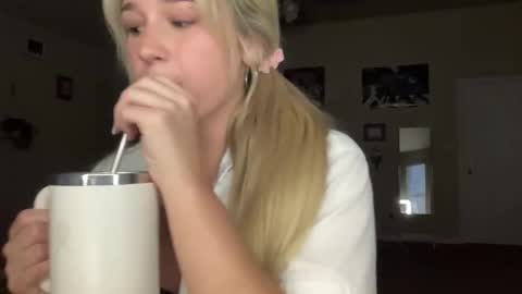 Snapshot of stellaraexox chatting on 10.15.25 stellaraexox online show from 10.15.25