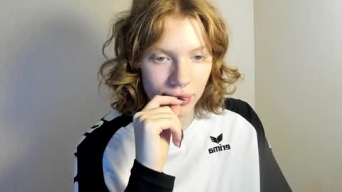 S T E L L A online show from 11.05.25