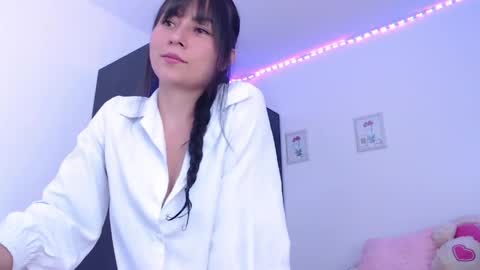 Snapshot of step_daughter_ chatting on 04.05.26 MIA online show from 04.05.26