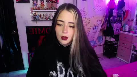 Snapshot of stephani_rousso chatting on 05.17.26 joha cosmo online show from 05.17.26