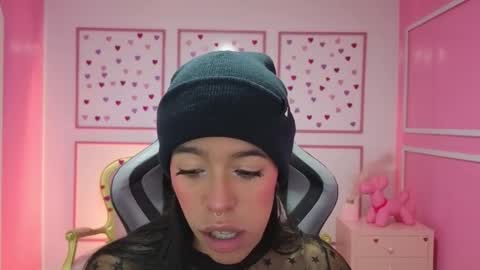 Stephania online show from 09.18.25