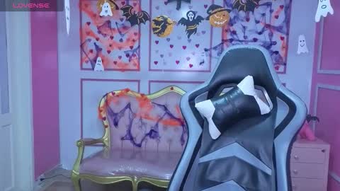 Stephania online show from 10.31.25