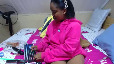 Snapshot of stephaniafa chatting on 12.19.24 perfectly imperfect girl online show from 12.19.24