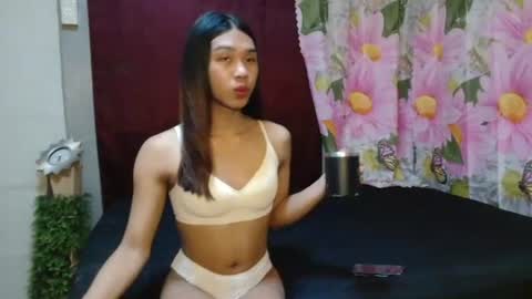 Snapshot of stephanie_zee chatting on 06.25.26 stephanie_zee online show from 06.25.26