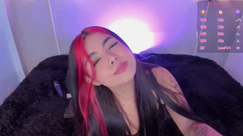 Snapshot of stephany_rosess chatting on 11.21.25 steph online show from 11.21.25