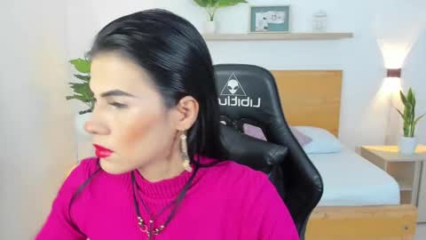 S T E P H A N Y A online show from 02.04.25