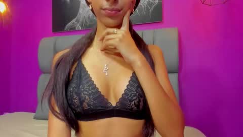 Snapshot of stephanyholland chatting on 12.16.25 Sthep online show from 12.16.25