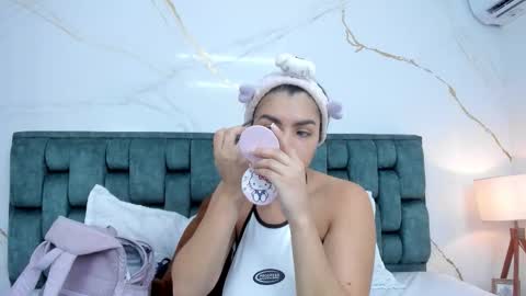 Snapshot of stephanysc chatting on 11.16.25 Stefanny online show from 11.16.25