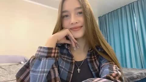 Snapshot of stepheniepettry chatting on 10.16.25 Hello My name is Adele im new model here and little but shy but curious. online show from 10.16.25