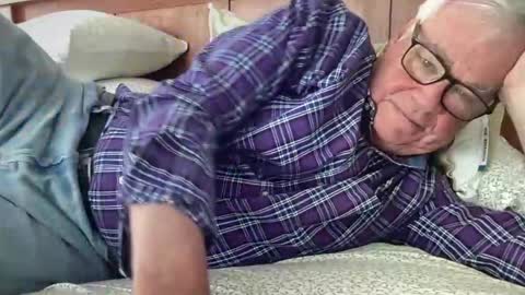 Snapshot of steve988279 chatting on 04.11.26 Steve online show from 04.11.26