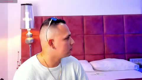 Snapshot of steve__ross chatting on 12.15.25 steve__ross online show from 12.15.25