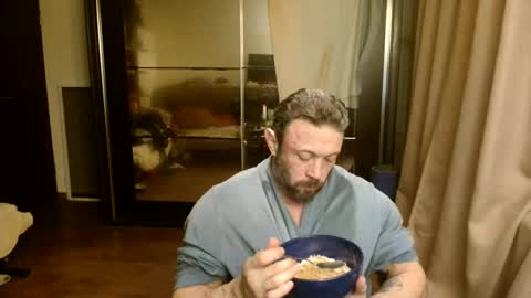 Snapshot of stevebulkzor chatting on 10.28.25 Steve Oakenshield son of John son of Vasyl online show from 10.28.25